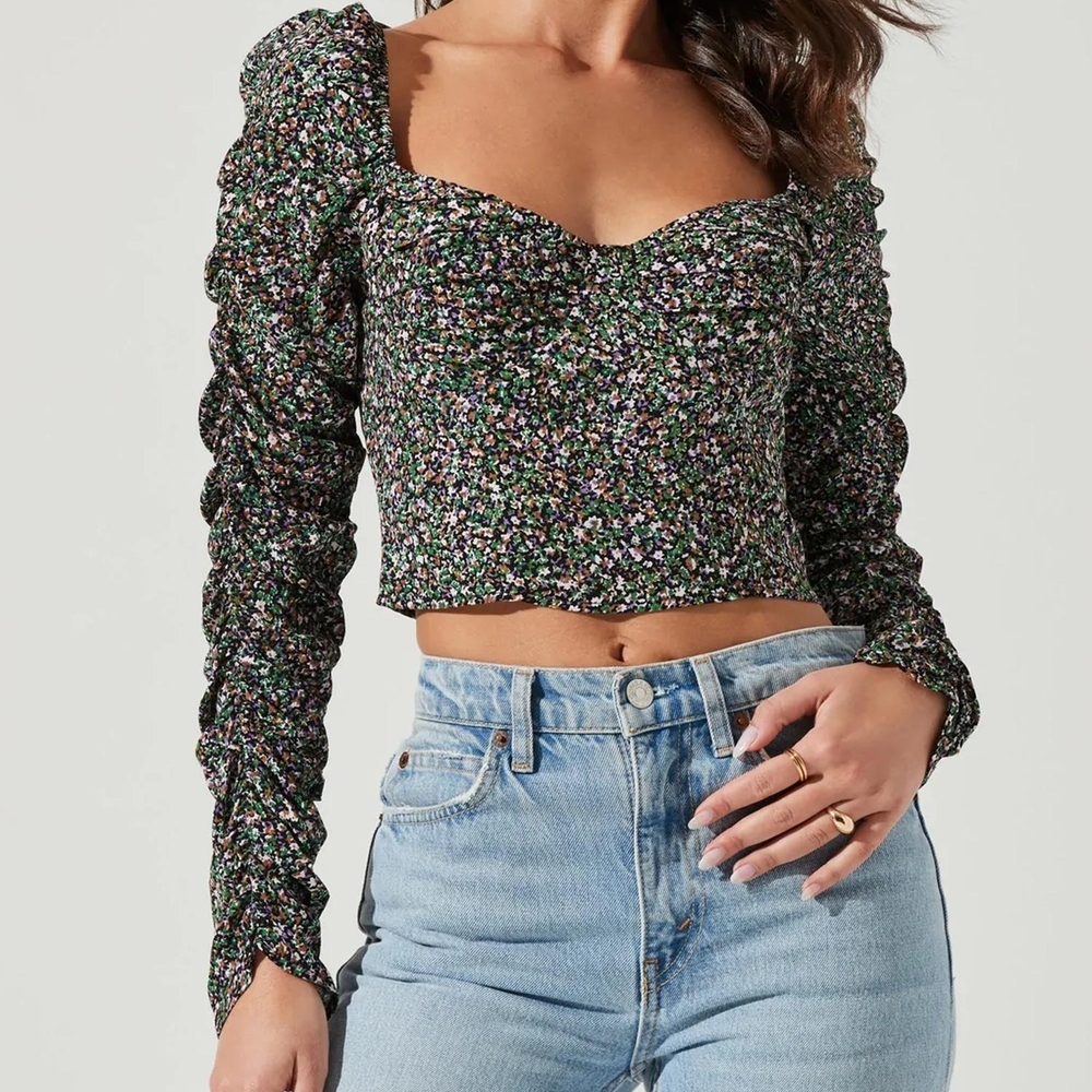 Astr The Label Livie Ruched Long Sleeve Cropped Top NWOT